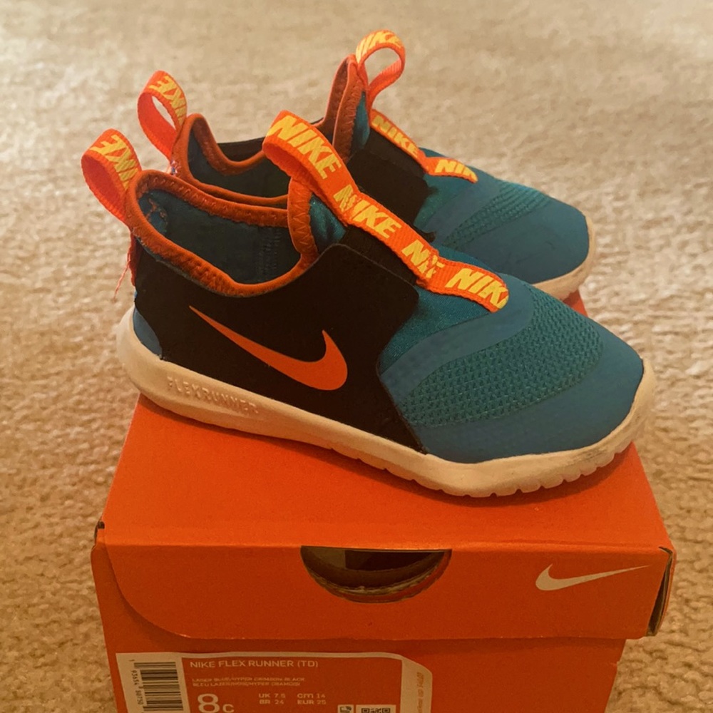 Nike Flex Runner Sneakers